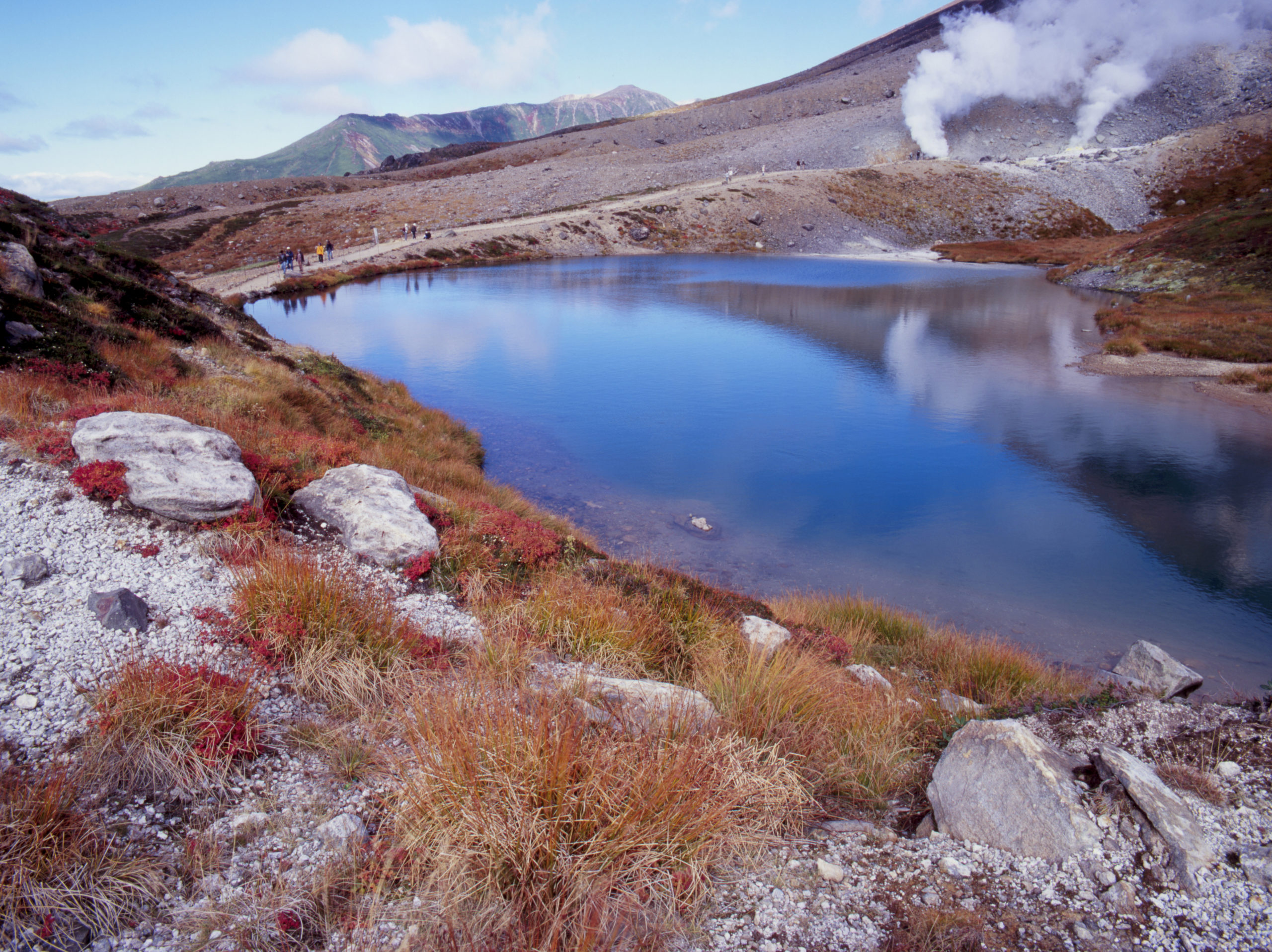 秋の大雪山旭岳 姿見の池